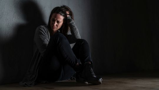 Dlaczego coraz więcej ludzi cierpi na depresję? Przyczyny i skutki