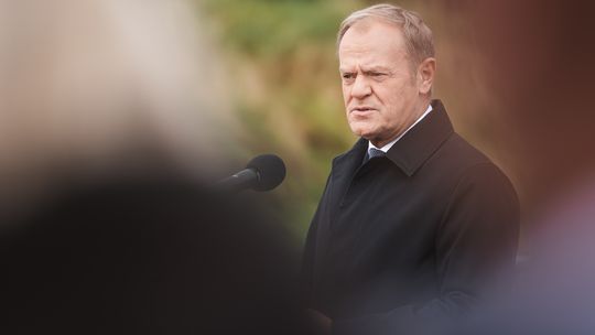Donald Tusk wstrzymał reformę Państwowej Inspekcji Pracy. Co dalej z ochroną pracowników i 11 mld zł z KPO? Donald Tusk, Sierakowice