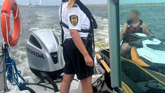 Gdańsk: Skuterem wodnym uderzyli w falochron. Trzy osobe uratowane