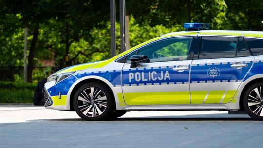 policja, radiowóz, zdjęcie ilustracyjne
