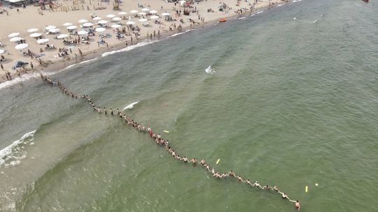 Dwa łańcuchy życia i dron. Na plaży w Sopocie szukali zaginionego 7-latka