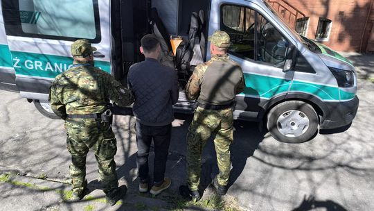 Dwóch cudzoziemców wydalonych z Polski. Jeden za alkohol, drugi za pobicie