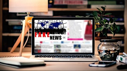 fake news, zdjęcie ilustracyjne