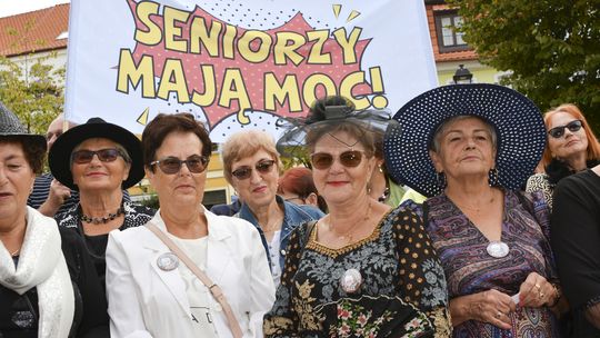 „Energetyczni Seniorzy” po raz drugi opanowali miasteczko Gniew. Wiwat Gniewskie Piernikalia!