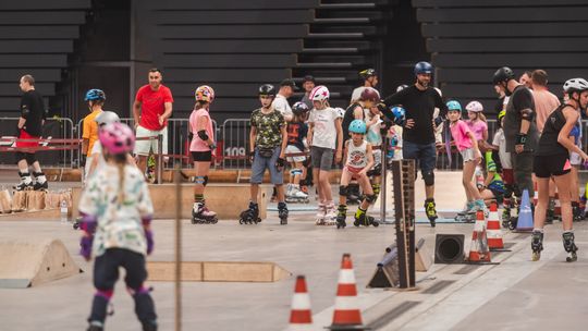 Ergo Arena świętuje 15-lecie i zaprasza na RolkoDisco w klimacie lat 80.