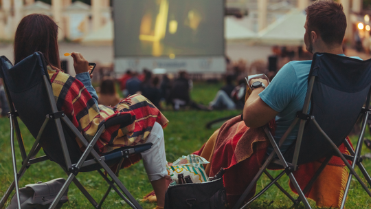 Filmowy piknik nad wodą. W gdańskiej Oliwie startuje wyjątkowe kino plenerowe