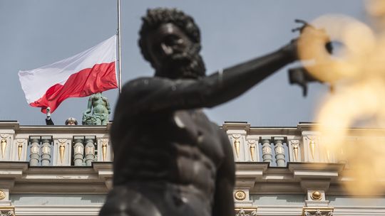 Flaga, musztra i przemarsz na rocznicę powrotu Gdańska do Polski