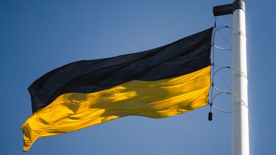 Flagi kaszubskie na stałe zawisną na budynkach Urzędu Miasta w Gdyni