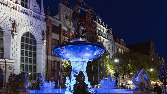 Fontanna Neptuna w Gdańsku na niebiesko, międzynarodowa kampania „Pamiętamy o poległych funkcjonariuszach”