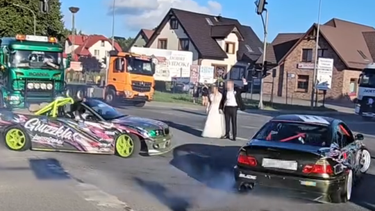 Garcz: Driftowali samochodami wokół młodej pary. Policja zapowiada konsekwencje