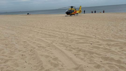 akcja ratunkowa na plaży w Gdańsku Sobieszewie