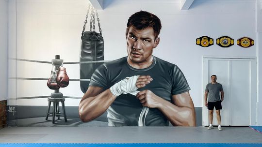 mural przedstawiający Dariusza Michalczewskiego w nowej sali klubu Brzostek Top Team w Gdańsku