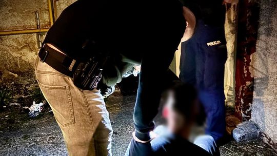 Gdańsk. Groził sąsiadce pistoletem. Policja wkroczyła do mieszkania 26-latka