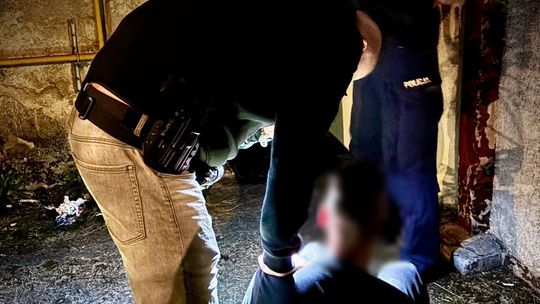 Gdańsk: Groził sąsiadce pistoletem. Policja wkroczyła do mieszkania 26-latka