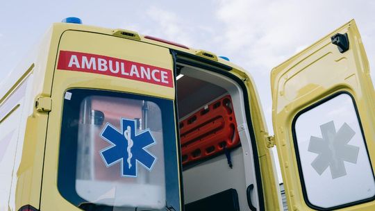Gdańsk. Karetka pogotowia ratunkowego zderzyła się z rowerzystą