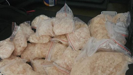 Gdańsk: Policjanci znaleźli w mieszkaniu 19-latka prawie 19 tysięcy porcji narkotyków