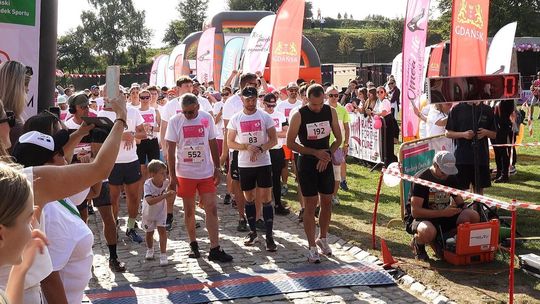 Gdańsk: Różowy marsz i bieg solidarności z chorymi na raka piersi