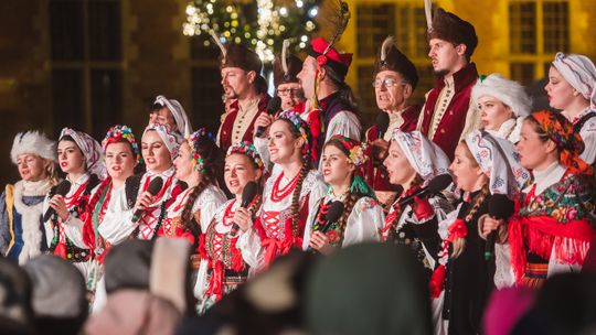 Gdańsk: Rozświetlony wigilijny stół na Długim Targu