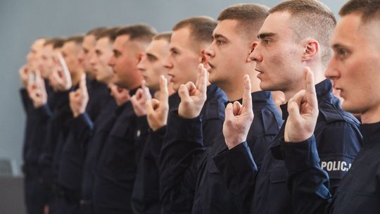 Gdańsk. Ślubowanie wcielonych do służby policjantów