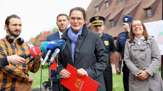 Aleksandra Dulkiewicz podczas konferencji o bezpieczeństwie w Śródmieściu Gdańska