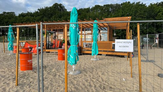 Beach Bar 72 w Gdasku-Jelitkowie ogrodzony przez miasto
