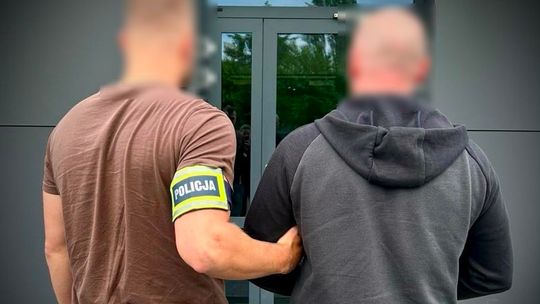 Gdańsk. Za rozlanie cuchnącej cieczy i posiadanie narkotyków grozi mu nawet 10 lat