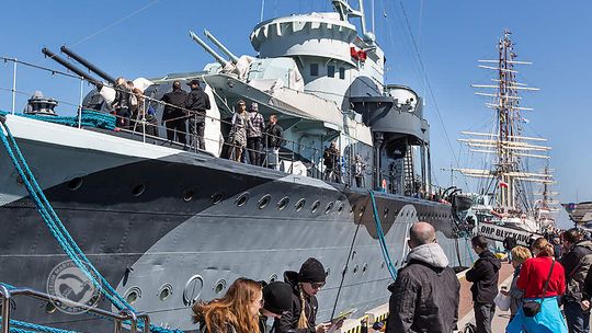 Święto Wojska Polskiego w Gdyni i Sopocie: salut z ORP Błyskawica i uroczystość pod pomnikiem AK