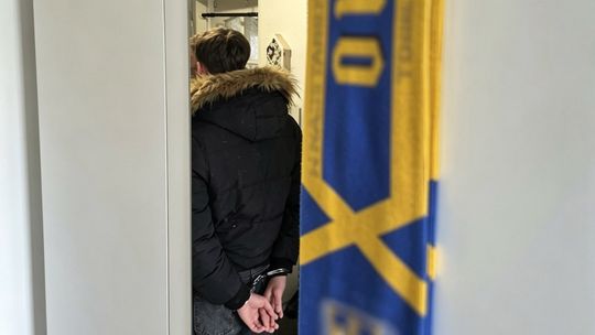 Gdynia: Zaatakowali 15-latka i zerwali z niego klubową koszulkę