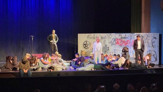 Gdyńscy licealiści w projekcie Komendy Głównej Policji. Premiera spektaklu „Sekret”