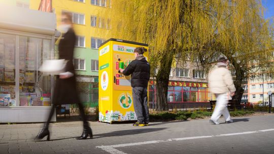 Gdzie wylać zużyty olej? W kolejnych miastach w Polsce stają olejomaty