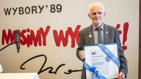 Aleś Bialacki odebrał w Gdańsku Odznakę Solidarności i Praw Człowieka