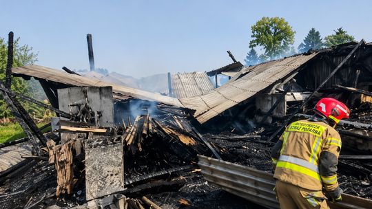 Groźny pożar tartaku koło Miastka. Jedna osoba ranna i duże straty materialne
