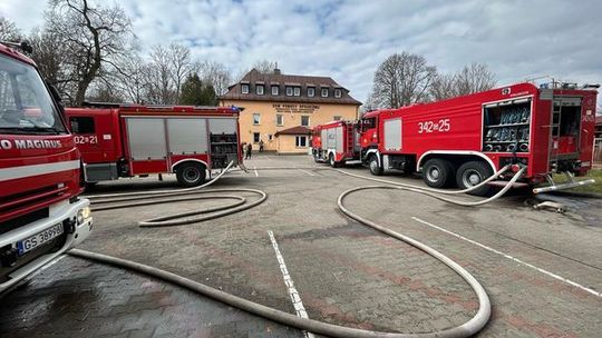 Pożar w DPS w Przytocku. Jedna ofiara śmiertelna, 99 osób ewakuowano