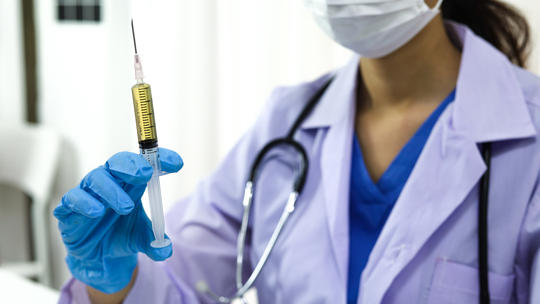 Grypa atakuje Polskę. Pomorze uratowały... ferie. W pomorskich szpitalach ograniczane są jednak wizyty