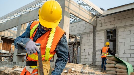 GUS podał dane o średnich zarobkach. A ile tak naprawdę zarabiają Polacy?