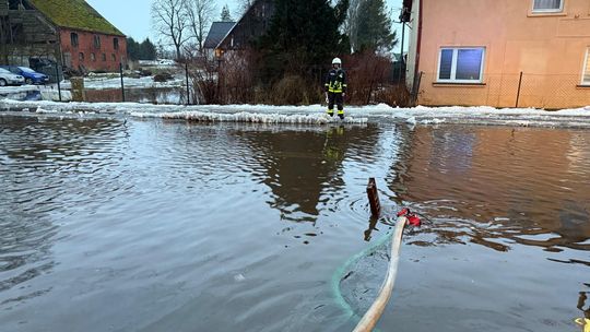 Gwałtowne roztopy na Pomorzu. Setki interwencji straży pożarnej w całym regionie