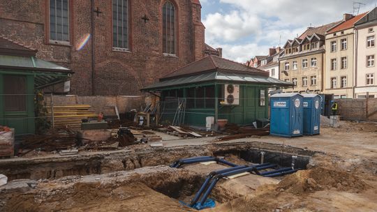 Historyczne odkrycie w centrum Gdańska. Pochówki sanitarne przy Hali Targowej