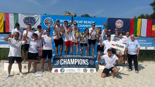 ywycięzcy Mistrzostw Europy Niesłyszących w siatkówce plażowej w Sulejowie