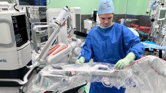 Hugo Ras przeprowadził pierwszą operację na Pomorzu. Szpital MSWiA kupił robota
