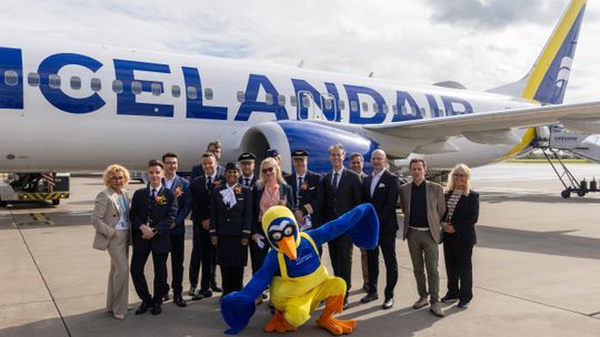 Inauguracja lotów na Islandię