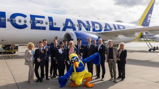 Inauguracja lotów na Islandię