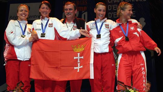 Tadeusz Pagiński wraz z (od lewej): Anną Rybicką, Magdaleną Mroczkiewicz, Sylwią Gruchałą i Magdaleną Wojtkowiak