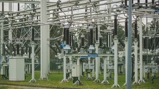 prąd, energia elektryczna, infrastruktura krytyczna, zdjęcie ilustracyjne
