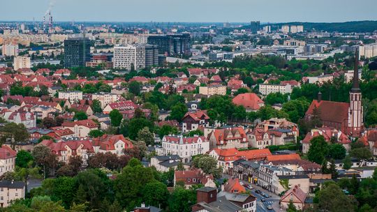 Ile zarabia się po studiach w Trójmieście? Te dane mogą zaskoczyć absolwentów