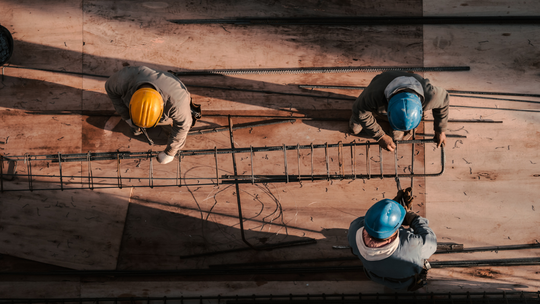 Imigranci w Polsce nie żyją z socjalu. Ten raport obala mity