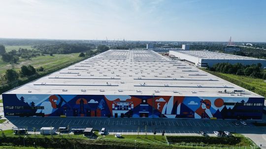 Imponujący mural na fasadzie CTPark Gdańsk Port. Hołd dla Pomorza i portowej tożsamości