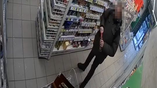 Incydent z butelką octu w sklepie w Gdyni. Zatrzymano mężczyznę ze strzykawką Incydent z butelką octu w sklepie w Gdyni. Zatrzymano mężczyznę ze strzykawką