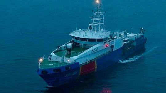 Za mało załogi i braki w dokumentacji. Jacht zawrócono z morza do portu w Łebie