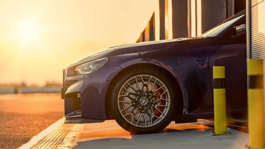 Jak wygląda codzienna praca blacharza samochodowego w Autoryzowanym Serwisie BMW?