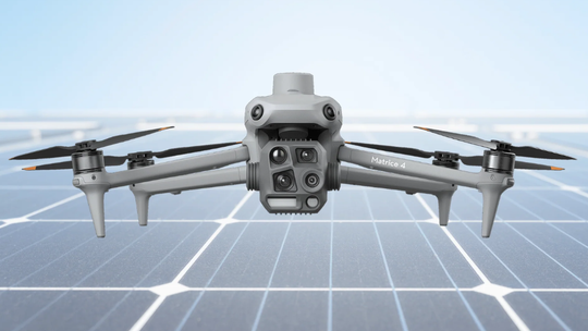 dron, zdjęcie ilustracyjne